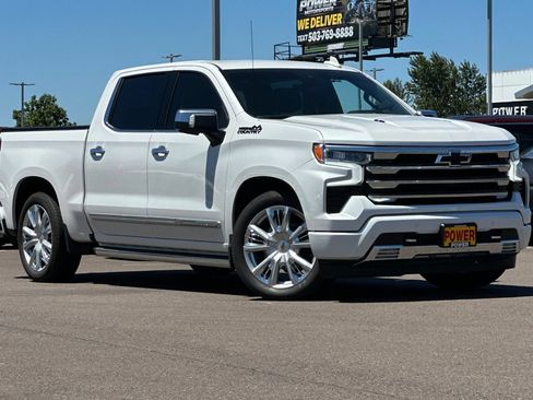 Used 2024 Chevrolet Silverado 1500 High Country w/ Technology Package AWD/4WD image 2