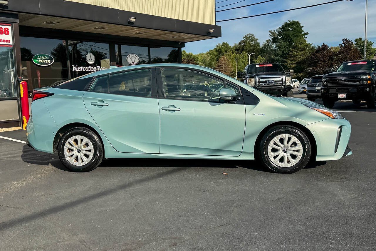 Used 2019 Toyota Prius LE FWD image 3