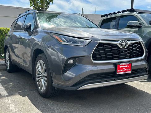 Used 2023 Toyota Highlander Platinum AWD/4WD image 3