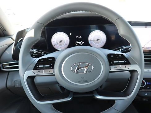 Used 2023 Hyundai Elantra SEL w/ Convenience Package FWD image 19
