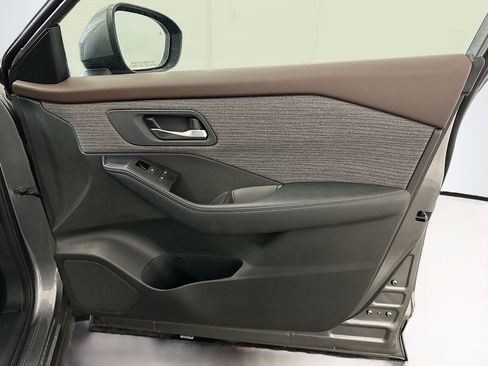 Used 2023 Nissan Rogue SV image 32