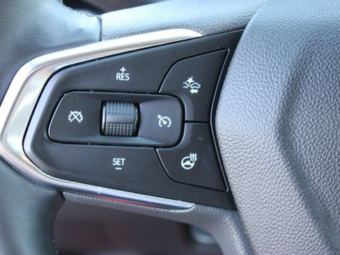 Used 2025 Chevrolet Trax ACTIV w/ Driver Confidence Package FWD image 19