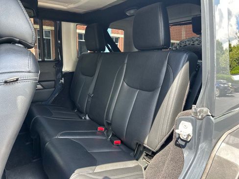 Used 2018 Jeep Wrangler Unlimited Sahara AWD/4WD image 6