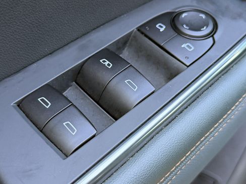 Used 2025 GMC Acadia AT4 w/ Luxury Package AWD/4WD image 6