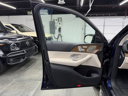 Used 2022 Mercedes-Benz GLS 450 4MATIC image 20