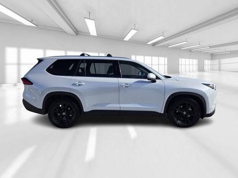 Used 2024 Toyota Grand Highlander Limited image 9