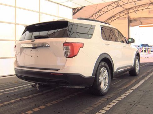 Used 2023 Ford Explorer XLT RWD image 4