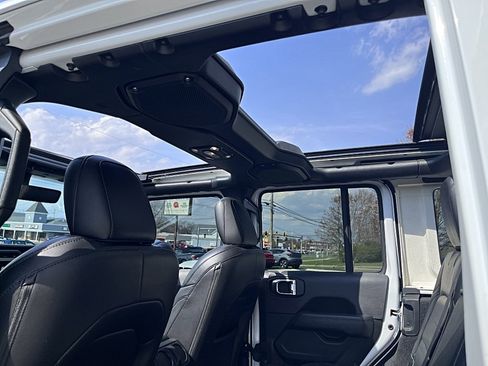 Used 2021 Jeep Wrangler Unlimited Sahara AWD/4WD image 16
