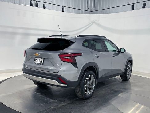 Used 2024 Chevrolet Trax LT FWD image 11