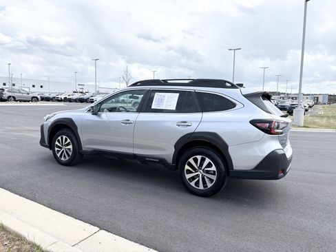 Used 2025 Subaru Outback Premium AWD/4WD image 5
