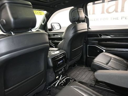 Used 2022 Jeep Wagoneer Series III w/ Premium Group I AWD/4WD image 25