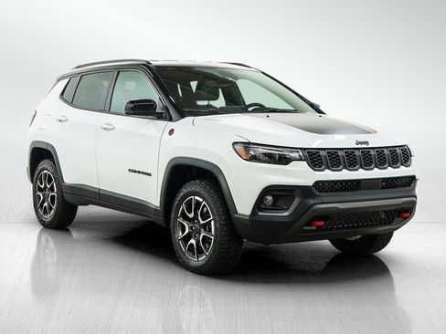 Used 2025 Jeep Compass Trailhawk AWD/4WD image 8