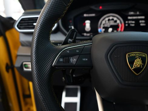 Used 2021 Lamborghini Urus AWD/4WD image 46