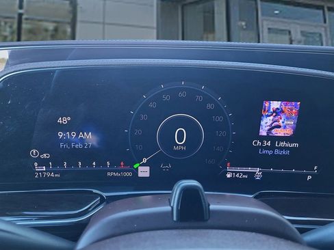 Certified 2024 Cadillac Escalade Premium Luxury Platinum image 27