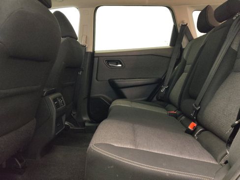 Used 2021 Nissan Rogue SV FWD image 18