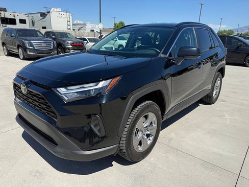 Used 2025 Toyota RAV4 LE AWD/4WD image 7