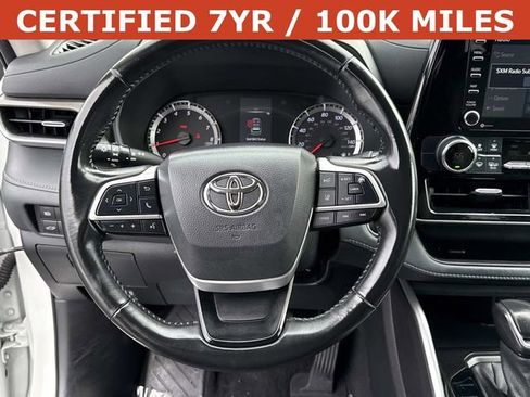Used 2022 Toyota Highlander LE image 18