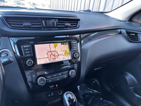 Used 2022 Nissan Rogue Sport SL w/ Premium Package image 24