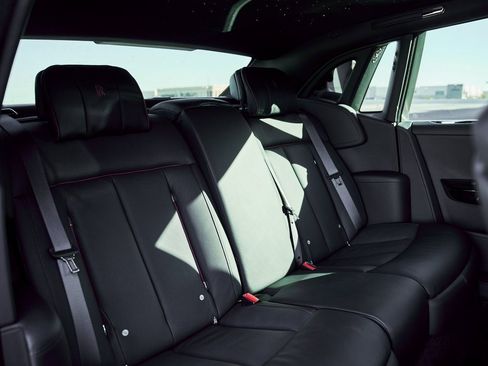 Used 2024 Rolls-Royce Phantom Sedan image 55