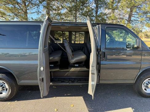 Used 2017 Chevrolet Express 3500 LT w/ LT Preferred Equipment Group image 22