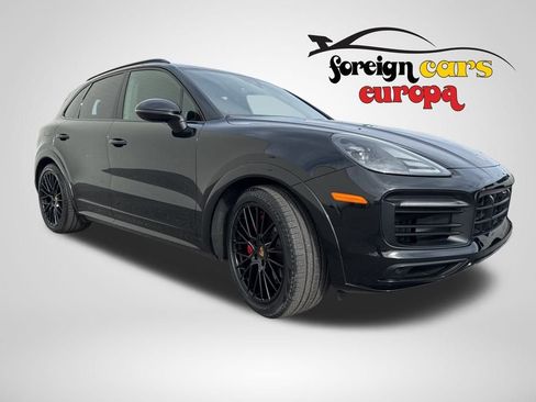 Used 2023 Porsche Cayenne GTS image 3