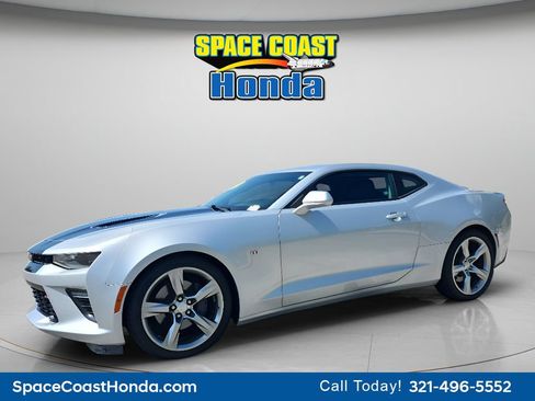 Used 2018 Chevrolet Camaro SS RWD image 7