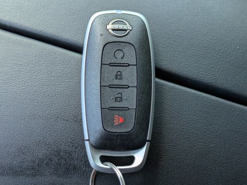 Certified 2023 Nissan Rogue SV FWD image 32