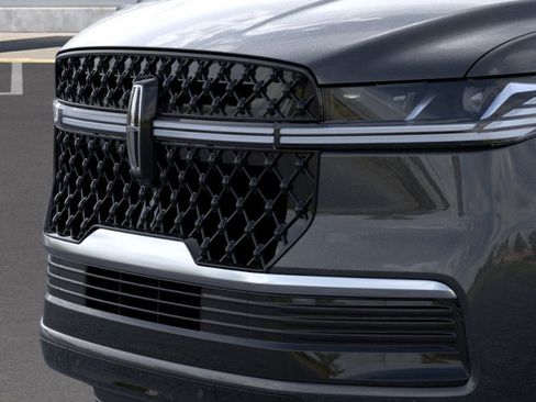 New 2026 Lincoln Navigator Reserve w/ Jet Appearance Package AWD/4WD image 17