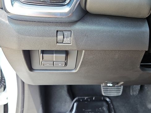 New 2026 GMC Canyon Elevation w/ Convenience Package image 15