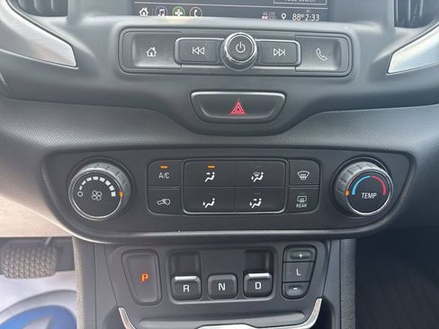 Used 2021 GMC Terrain SLE FWD image 16