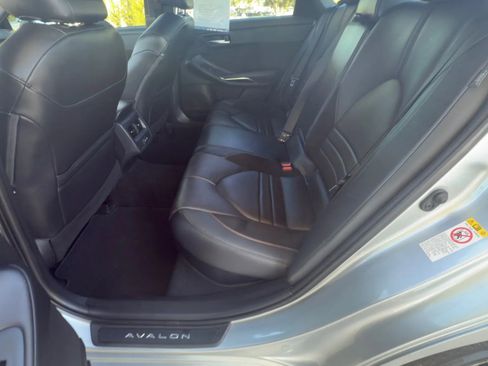 Used 2019 Toyota Avalon XSE image 16