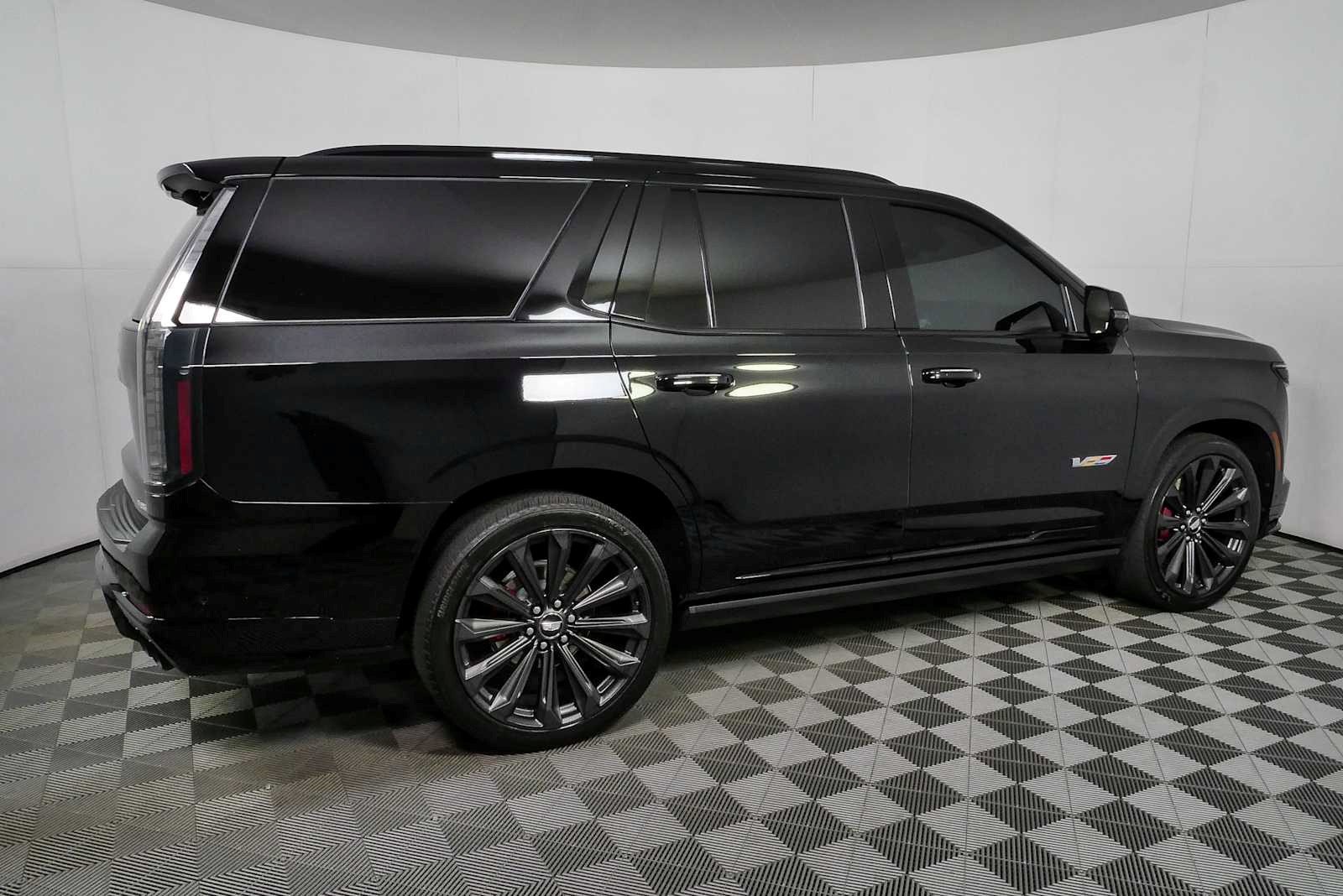 Certified 2025 Cadillac Escalade V AWD/4WD image 2