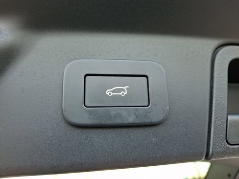 Used 2025 Land Rover Range Rover Velar Dynamic SE AWD/4WD image 32