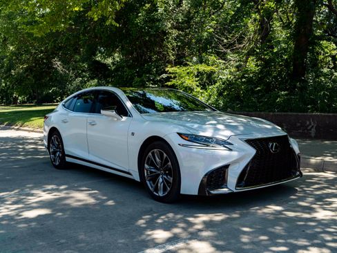 Used 2019 Lexus LS 500 F Sport w/ Accessory Package (Z2) AWD/4WD image 2