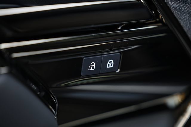 New 2026 Land Rover Range Rover Sport SE AWD/4WD image 23