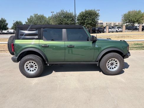 Used 2023 Ford Bronco 4-Door AWD/4WD image 3