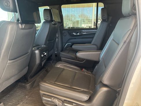 Used 2021 GMC Yukon XL Denali w/ Denali Premium Package AWD/4WD image 4