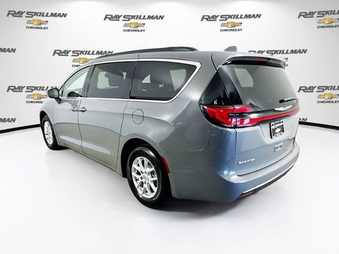 Used 2022 Chrysler Pacifica Touring-L FWD image 5