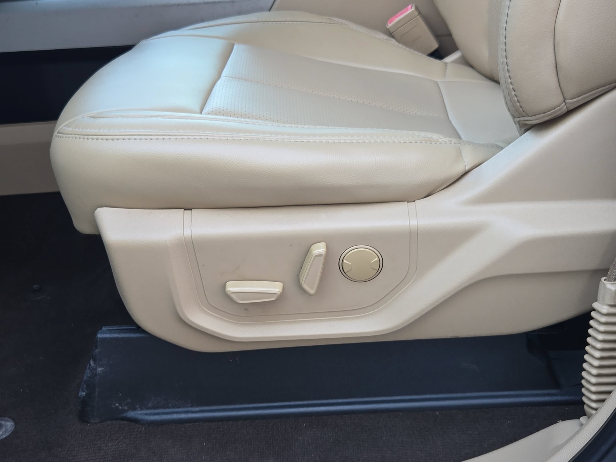 Used 2019 Ford F150 Lariat w/ Equipment Group 502A Luxury AWD/4WD image 23