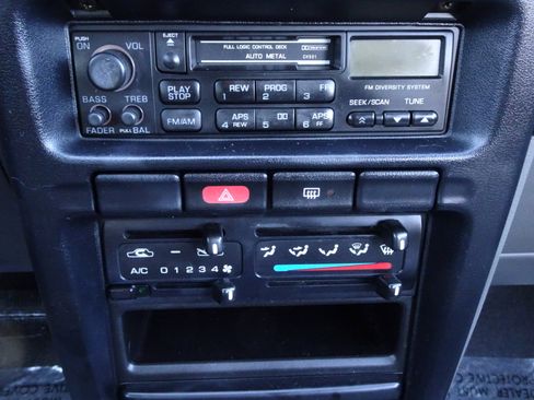 Used 1994 Nissan Sentra 2.5 Limited Edition image 18