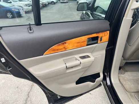 Used 2013 Lincoln MKX AWD image 3