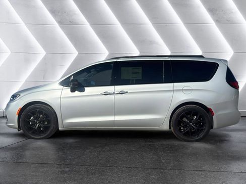 New 2026 Chrysler Pacifica Limited w/ S Appearance Package image 5