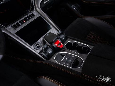 Used 2024 Lamborghini Urus Performante AWD/4WD image 32