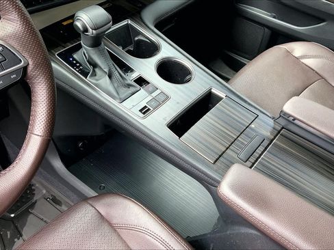 Certified 2024 Toyota Sienna Platinum FWD image 16