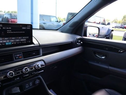 Used 2024 Honda Pilot TrailSport image 33