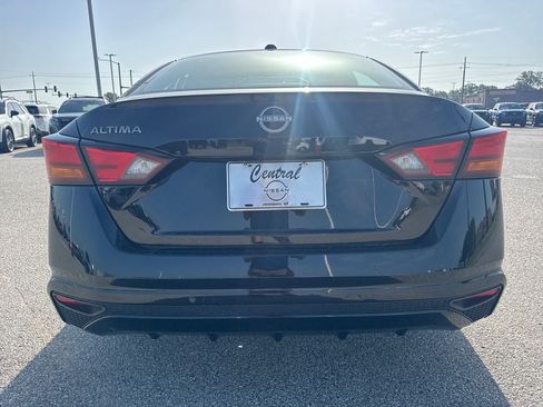 Used 2025 Nissan Altima 2.5 SV FWD image 5