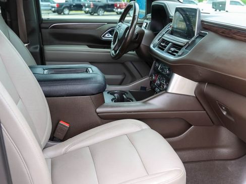 Used 2021 Chevrolet Tahoe Z71 w/ Luxury Package AWD/4WD image 20