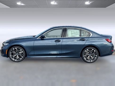 Used 2026 BMW 330i Sedan w/ Premium Package RWD image 2