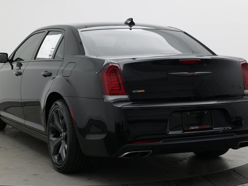 Used 2021 Chrysler 300 S RWD image 5
