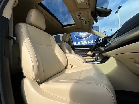 Used 2017 Toyota Highlander XLE image 12